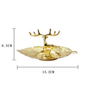 Estatuilla de reno con acabado dorado de lujo, estatua de ciervo majestuosa con bandeja, centro de mesa elegante, pieza decorativa festiva para el hogar - Product Image 2