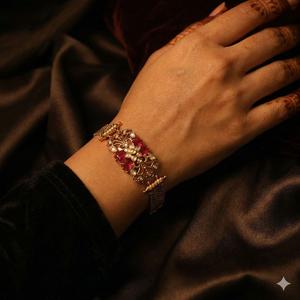 Bracelets élégants en laiton plaqué or avec pierres en moissanite, aspect de qualité supérieure, pour les mariages, les fiançailles, les soirées, pour femmes - Product Image 1