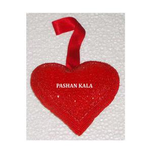 Bordado de tela de color rojo decorativo diseño en forma de corazón árbol de Navidad colgante adornos de regalo con el mejor precio más barato - Product Image 1