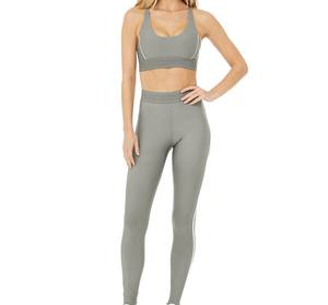 Precio al por mayor Mujeres Yoga Set Último Estilo Venta Caliente Antiarrugas Material Durable Mujeres Yoga Set con Totalmente Personalizado - Product Image 1