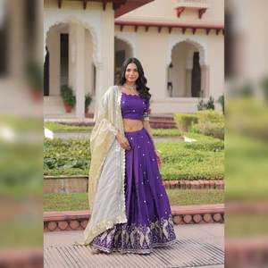 Nouvelle collection de créateurs Zain Exports, Lehenga Choli pour femmes, en sequins doux dorés traditionnels, broderie Zari pour mariage et fête - Product Image 1