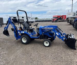 Tracteur compact sur roues New Holland Workmaster 25S 25HP avec attache de pelle rétrocaveuse 4x4, équipement agricole - Product Image 2