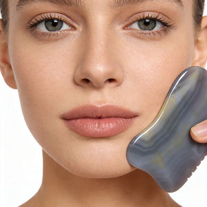 Herramienta Facial Gua Sha de Ágata Gris Natural con Logotipo Personalizado, Nuevo Producto, Piedra de Ágata Gris con Borde Irregular, Empaquetado en Caja - Product Image 3