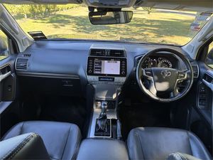 Autos usados listos para enviar: Toyota Land Cruiser <span class=keywords><strong>Prado</strong></span> <span class=keywords><strong>VX</strong></span> 2.8D 6AT 4WD SUV <span class=keywords><strong>2022</strong></span>. Auto listo para enviar. - Product Image 2