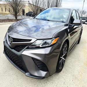 MEJOR OFERTA Toyota Camry 2018 SEDÁN PREMIUM TRANSMISIÓN AUTOMÁTICA 4 CILINDROS - Product Image 1