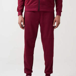 Survêtement technique en molleton rouge pour homme, confortable et élégant avec tissu extensible, parfait pour le fitness, les sports de plein air - Product Image 5