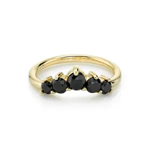 Обручальное кольцо с черным камнем, 14 карат