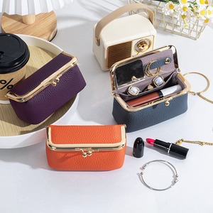 Pochette Ando en cuir de vachette véritable, mini porte-monnaie, pochette à bijoux et rouge à lèvres avec miroir et fermoir à pression pour femme - Product Image 6