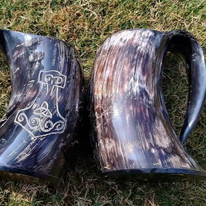 Authentique corne de bière médiévale 34oz Chope Marteau Gravé Naturel Viking Agate Stein Tasse Style Nautique Corne à boire Polie - Product Image 1