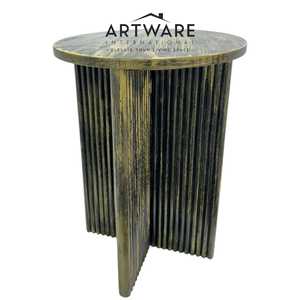 Table d'appoint contemporaine en bois côtelé MARBLE Accent unique sur le dessus rond Design rustique élégant Idéal pour les meubles de décoration de salon - Product Image 5