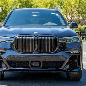 BMW X7 M50i 2021 usado premium, motor V8 biturbo de 523 hp, tracción en las cuatro ruedas. - Product Image 1