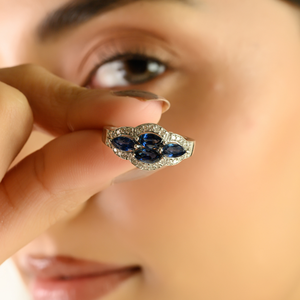 Anillo de Piedras Preciosas Vintage de Oro Blanco K14 con Zafiro Azul Genuino y Diamantes, Diseño Exclusivo y Hermoso, Proveedor de Joyería para Fiestas - Product Image 2