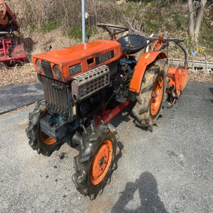 Tracteurs miniatures Kubota B700 d'occasion en gros à vendre - Product Image 6