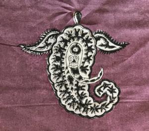 Tela de Algodón Estampada a Mano con Motivo Paisley Buta |   Textil Étnico Indio Color Púrpura Ciruela - Product Image 2