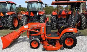 Mini tracteur agricole Kubota 23HP d'origine avec accessoires à vendre - Product Image 5