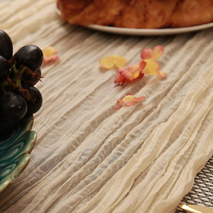 Chemin de table en coton à paillettes dorées tissé à la main avec broderie de style japonais pour les mariages élégants et les événements de luxe - Product Image 6