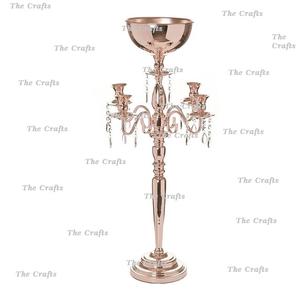 Candélabre de conception antique avec des chaînes de cristal en candélabre de couleur or rose en métal pour des événements de mariage - Product Image 1