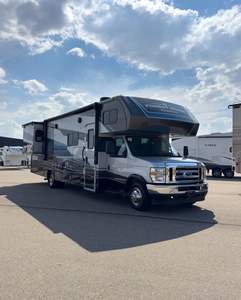 Remolque de Viaje Mini Caravana 4x4 de Alta Calidad, Capacidad de Carga de 6000 lb, Características de Confort Exclusivas para Aventuras al Aire Libre Inolvidables - Product Image 1