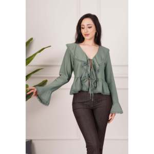 Blusa Elegante para Mujer LUSTRIN con Detalle de Encaje y Cuello de Lazo en Verde Caqui, Tela de Poliéster Fluida para Uso Casual o de Oficina - Product Image 1
