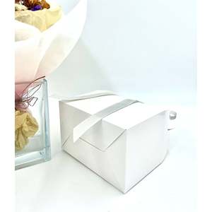 Paquete de 25 Cajas Cuadradas Blancas Brillantes con Asa, Recicladas, para Uso en Peluquería, Caja de Regalo Desechable - Product Image 3