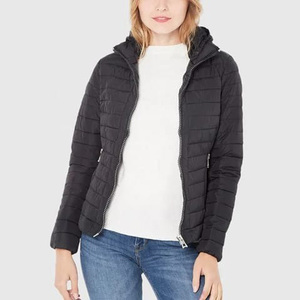 Chaqueta acolchada para mujer de diseño personalizado 2023, transpirable, impermeable, 100% poliéster, nailon, bordado estándar para mujer - Product Image 1