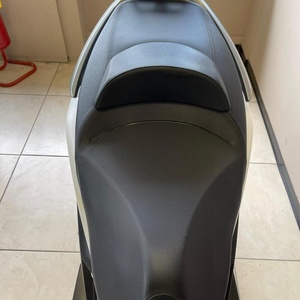 Scooter à deux roues intelligent KYMCO XCITING 400i ABS avec moteur sans balais et connectivité via application - Product Image 3