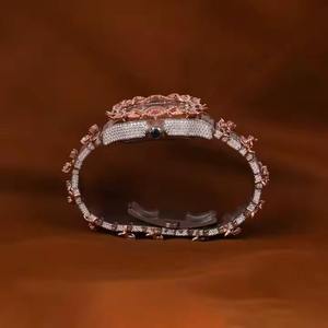 Reloj de acero inoxidable con movimiento automático mecánico de lujo atemporal diseñado con detalles de moissanita brillante elegante moda helada - Product Image 3