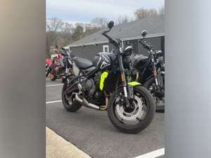 Nouvelle Moto Routière Triumph <span class=keywords><strong>Scrambler</strong></span> <span class=keywords><strong>900</strong></span> Stealth Edition 2024 : La Nouveauté qui Fait Sens - Product Image 4