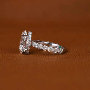 14KT Or Blanc 3.5 CT Bague de Fiançailles en Diamant Coupe Ovale Style Classique Hidden Halo Setting IGI Certificate Lab Grown Diamond - Product Image 2