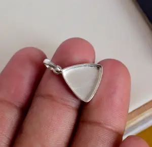 925 Sterling Silver Blank Setting Pendentif Collet 7- 30 MM Trillion Forme Gemstone Bezel Cup Blanc Silver Pendant pour Bijoux - Product Image 1