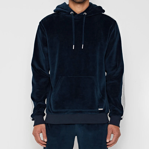 Chándal deportivo de dos piezas elegante personalizado de OEM, chándal de terciopelo con cremallera en blanco, chándal de terciopelo de talla grande para hombre con cinta lateral - Product Image 5