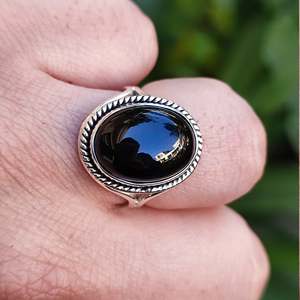 Bague artisanale en argent sterling 925 avec onyx noir, pierre de naissance de juillet, pierre précieuse naturelle noire, pureté métallique 14 carats, pierre taillée - Product Image 6