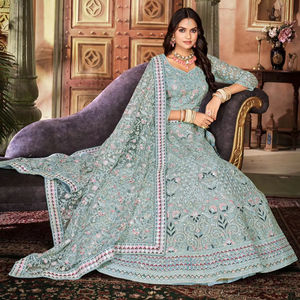 Ensemble de mariage indien luxueux pour adultes Robe de mariée en filet avec pierres de Zarkan et diamants lourds Dupatta Big Flair Design - Product Image 1