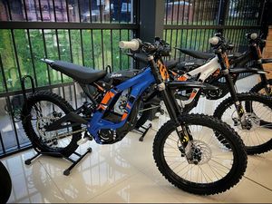 Nuevas Ofertas en Motocicleta Todoterreno Sutton Sur-Ron Ultra Bee Light Bee X Edición Negra 2025 - Product Image 5