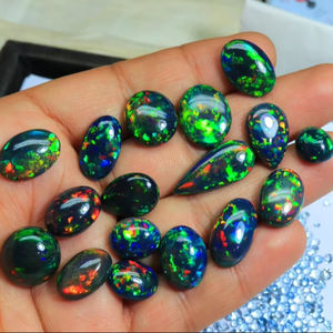 Superbe pierre précieuse d'opale noire éthiopienne Glowing Rainbow Flashy Black Opal Gems Customize Size Ethiopian Black Opal Cabochon - Product Image 1