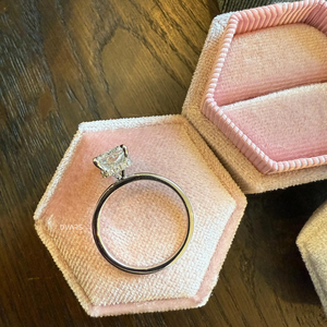 Anillo de Boda Elegante con Diamante Cultivado en Laboratorio, Corte Radiante, Claridad VVS, Oro Sólido de 18K, Certificado IGI, Joyería Fina de Diseño de Lujo - Product Image 2