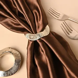 Servilletero de latón macizo, Decoración de mesa con acabado pulido elegante y accesorios servilleteros para bodas y restaurantes - Product Image 3