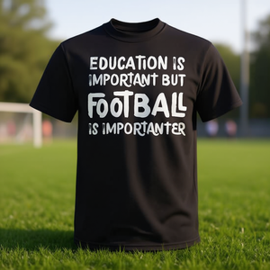 T-Shirt Promozionale con Design Divertente e Ispirante: 'L'Educazione è Importante, il Calcio è Ancora Più Importante' - Product Image 3