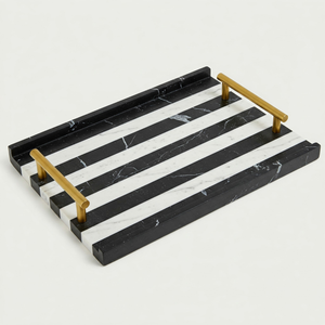 Commande en gros Plateau en marbre noir et blanc de qualité supérieure Prix du fabricant Poignées en laiton de luxe Plateaux haut de gamme pour hôtels et événements - Product Image 3