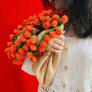 Couverture en crochet faite main personnalisée, motif bouquet de roses et clochettes, en pelote de coton, avec motifs de plantes de dessin animé - Product Image 2