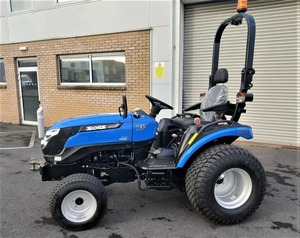 Tractor de un solo eje Solis 26 hidrostático de 33 HP con caja de cambios y cojinete de motor - Product Image 1