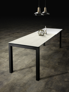 Mesa de Comedor Rectangular Minimalista con Tapa de Vidrio Templado Blanco y Patas de Metal Negro, Diseño Moderno para Uso en Interiores - Product Image 1