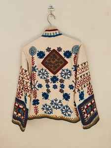 Chaqueta Bomber de Terciopelo Bordada a Mano Blanca, Estilo Folk Art Suzani, Reversible, Transpirable, Corta, Ropa de Abrigo de Invierno, Rajasthan - Product Image 6