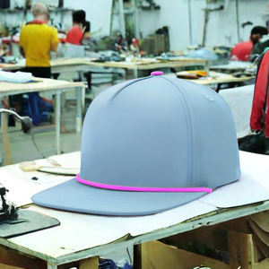 ... Gorra de golf ligera para hombre con panel frontal estructurado de malla transpirable y protección solar para exteriores - Product Image 3