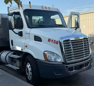 ดีที่สุด!! พร้อมส่งมอบรถบรรทุกมือสอง Freightliner Cascadia ปี 2015 พร้อมจัดส่งทั่วโลก - Product Image 1