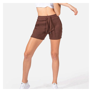 Été de qualité supérieure brosse doucement les shorts courts croisés réglables pour femmes en forme de taille moyenne pour femmes - Product Image 5