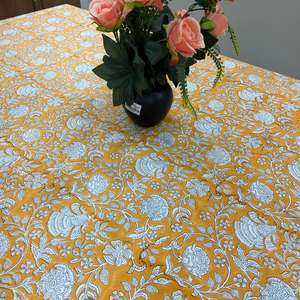 Mantel Estampado a Mano con Diseño Floral Amarillo Sunglow, Verde Lima, Rosa y Verde, Cubierta de Tela Artesanal para Decoración de Mesa Navideña - Product Image 3