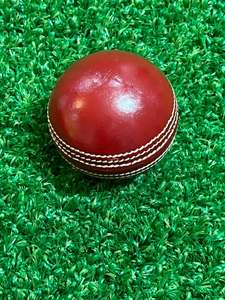 Pelota de Cricket Deportiva de Alta Calidad Hecha en Sialkot, Pelota de Cricket de Cuero de Alta Calidad, Pelota Dura en Cantidad a Granel - Product Image 4