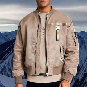 Chaqueta Bomber de satén de poliéster 100% con logotipo personalizable para hombre, cierre de cinturón de estilo callejero, forro de lana impermeable para invierno y exteriores - Product Image 1