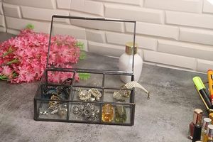 Boîte en verre conique de stockage de bijoux à 6 compartiments magnifiquement fabriquée à la main en verre et métal de haute qualité pour la décoration intérieure - Product Image 2